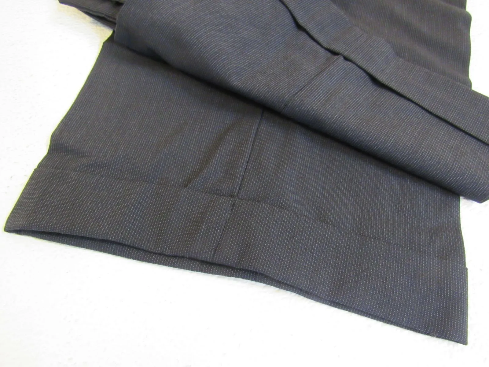 Alfani Mens Suit Navy Blue Mini Pin Stripe 38W X 32L Pants 44 Chest Wool -- Used